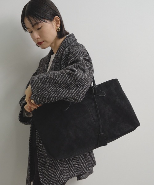 Shelly island(シェリーアイランド)の「【A4サイズ収納可】フェイクスウェードボストンバッグ(ボストンバッグ・レディース・ブラック/ブラウン・FREE)」の3枚目の写真