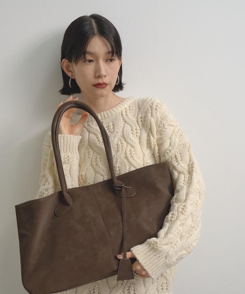 Shelly island(シェリーアイランド)の「【A4サイズ収納可】フェイクスウェードボストンバッグ(ボストンバッグ・レディース・ブラック/ブラウン・FREE)」の13枚目の写真