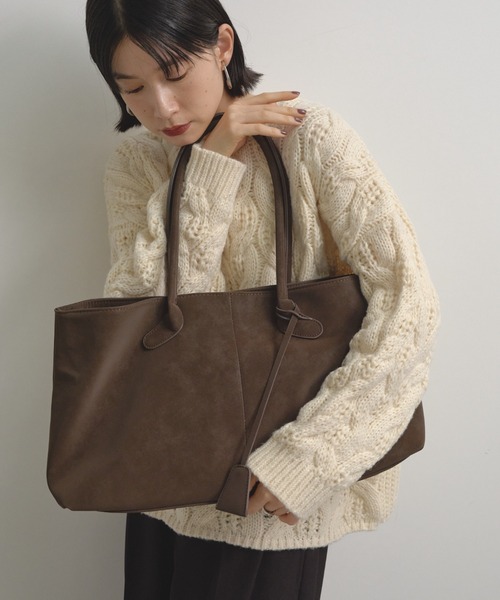 Shelly island(シェリーアイランド)の「【A4サイズ収納可】フェイクスウェードボストンバッグ(ボストンバッグ・レディース・ブラック/ブラウン・FREE)」の14枚目の写真