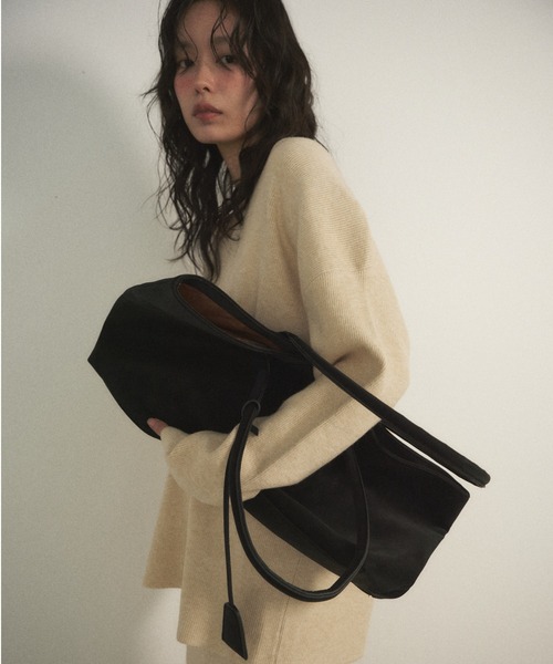 Shelly island(シェリーアイランド)の「【A4サイズ収納可】フェイクスウェードボストンバッグ(ボストンバッグ・レディース・ブラック/ブラウン・FREE)」の18枚目の写真