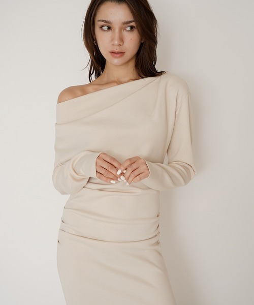 KINO THE KEI(キノザケイ)の「オフショルダ― 2WAY ドレープ ワンピース KINO THE KEI(ワンピース・レディース・ダークブラウン/ベージュ/ネイビー・F)」の8枚目の写真