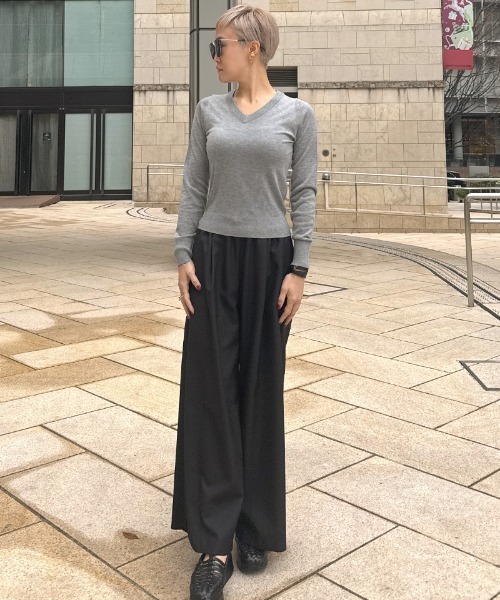 JENNE（ジェンヌ）の「ミルキータッチVネック（シルクカシミヤ）（カーディガン/ボレロ・レディース・グレー/ブラック/アイボリー・LARGE/SMALL/MEDIUM）」の14枚目の写真