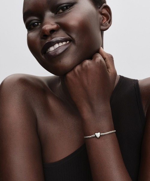 PANDORA（パンドラ）の「ハート クラスプ ファセット スネークチェーン シルバー ブレスレット（ブレスレット・レディース・シルバー・16cm/17cm/18cm/19cm/20cm）」の2枚目の写真