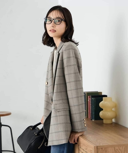 a.v.v（アーヴェヴェ）の「【ストレッチ/雑誌InRed(宝島社)11月号掲載】ダブルブレストジャケット（テーラードジャケット・レディース・ライトグレー/ネイビー/グレー・40/38/36）」の10枚目の写真