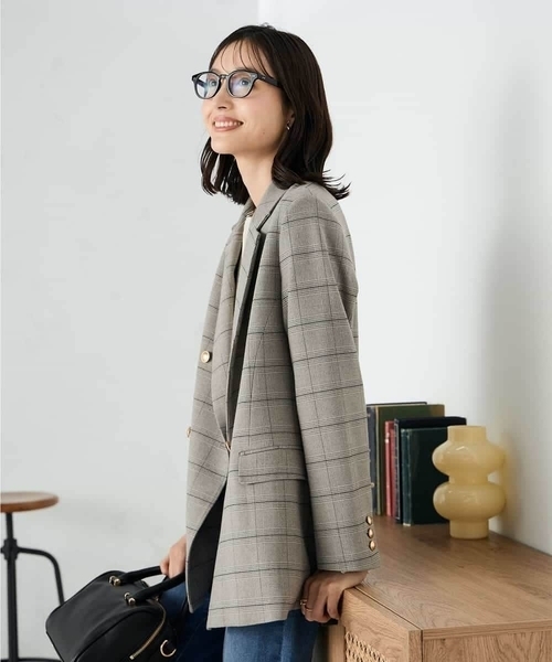 a.v.v（アーヴェヴェ）の「【ストレッチ/雑誌InRed(宝島社)11月号掲載】ダブルブレストジャケット（テーラードジャケット・レディース・ライトグレー/ネイビー/グレー・40/38/36）」の11枚目の写真