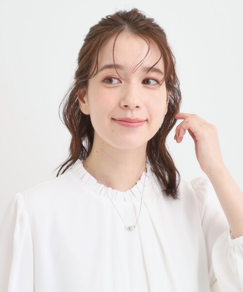 SHOO・LA・RUE（シューラルー）の「【セレモニー】ロンデルパヴェショートネックレス（ネックレス・レディース・ゴールド/ピンクゴールド/シルバー・00）」の4枚目の写真