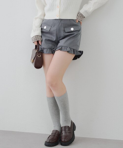 continuer de NICE CLAUP(コンティニューデナイスクラップ)の「細見えまちがいなし!裾フリルショートパンツ(その他パンツ・レディース・ドット/グレー/ブラック・FREE)」の6枚目の写真