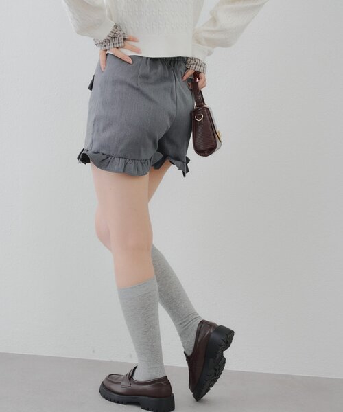 continuer de NICE CLAUP(コンティニューデナイスクラップ)の「細見えまちがいなし!裾フリルショートパンツ(その他パンツ・レディース・ドット/グレー/ブラック・FREE)」の9枚目の写真