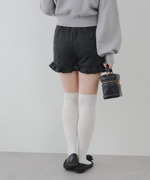 continuer de NICE CLAUP(コンティニューデナイスクラップ)の「細見えまちがいなし!裾フリルショートパンツ(その他パンツ・レディース・ドット/グレー/ブラック・FREE)」の15枚目の写真