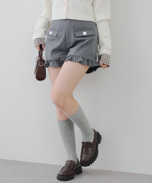 continuer de NICE CLAUP(コンティニューデナイスクラップ)の「細見えまちがいなし!裾フリルショートパンツ(その他パンツ・レディース・ドット/グレー/ブラック・FREE)」の4枚目の写真