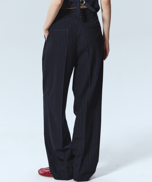 NICK&NICOLE(ニックアンドニコール)の「TAILORED STRIPE PINTUCK SLACKS_NAVY(スラックス・レディース・その他・SMALL/MEDIUM/LARGE)」の3枚目の写真