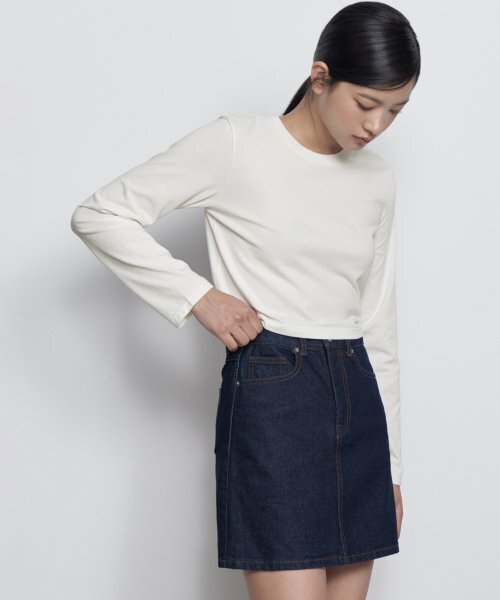 MUSINSA STANDARD WOMAN（ムシンサスタンダードウーマン）の「[クールタンダード] ウィメンズ クルーネック クロップ 長袖Tシャツ [クリーム]（Tシャツ/カットソー・レディース・その他・X-SMALL）」の3枚目の写真