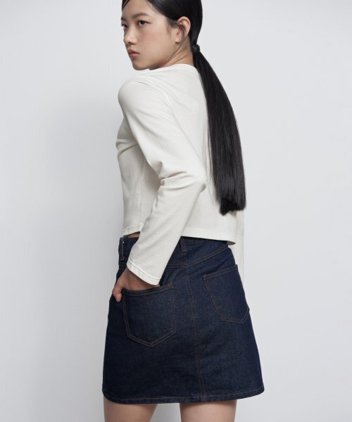 MUSINSA STANDARD WOMAN（ムシンサスタンダードウーマン）の「[クールタンダード] ウィメンズ クルーネック クロップ 長袖Tシャツ [クリーム]（Tシャツ/カットソー・レディース・その他・X-SMALL）」の4枚目の写真