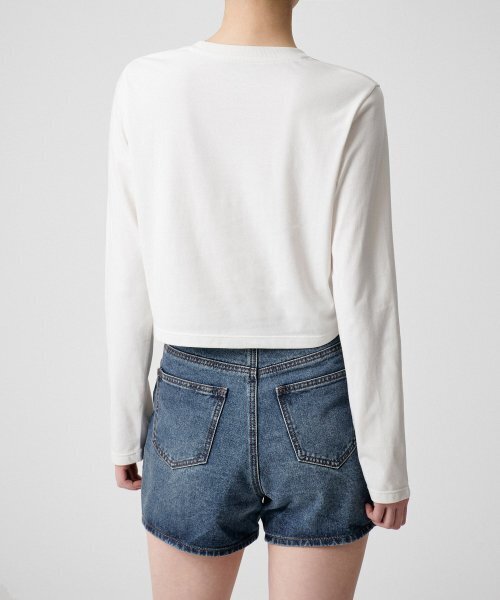 MUSINSA STANDARD WOMAN（ムシンサスタンダードウーマン）の「[クールタンダード] ウィメンズ クルーネック クロップ 長袖Tシャツ [クリーム]（Tシャツ/カットソー・レディース・その他・X-SMALL）」の6枚目の写真