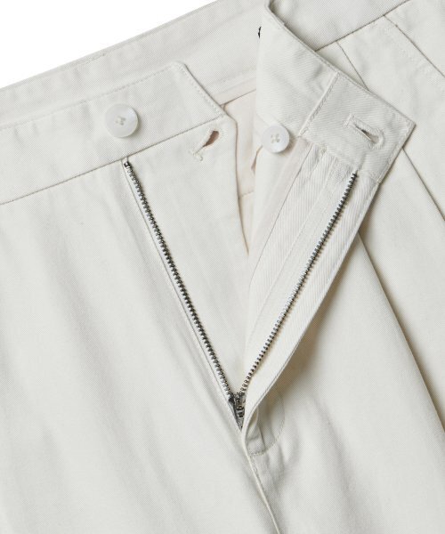 MUSINSA STANDARD（ムシンサスタンダード）の「ツーピンタックワイドチノパンツ [クリーム]（その他パンツ・メンズ・その他・29/30/31/33/26/27/28/40/38/42/36/34/32）」の4枚目の写真