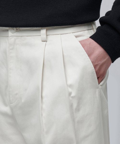 MUSINSA STANDARD（ムシンサスタンダード）の「ツーピンタックワイドチノパンツ [クリーム]（その他パンツ・メンズ・その他・29/30/31/33/26/27/28/40/38/42/36/34/32）」の5枚目の写真