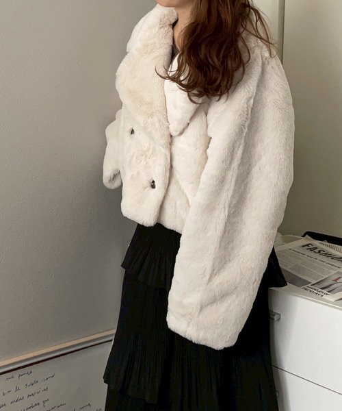 merrylatte(メリーラテ)の「ラビット風 ショート丈 エコファージャケット【NOUA】(ピーコート・レディース・アイボリー/ブラウン・FREE)」の10枚目の写真