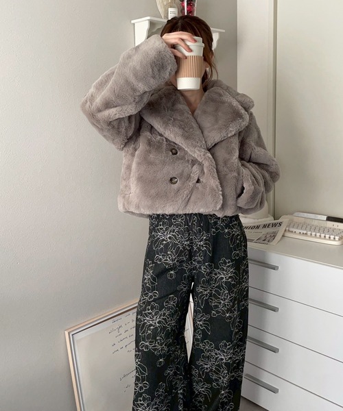 merrylatte(メリーラテ)の「ラビット風 ショート丈 エコファージャケット【NOUA】(ピーコート・レディース・アイボリー/ブラウン・FREE)」の15枚目の写真