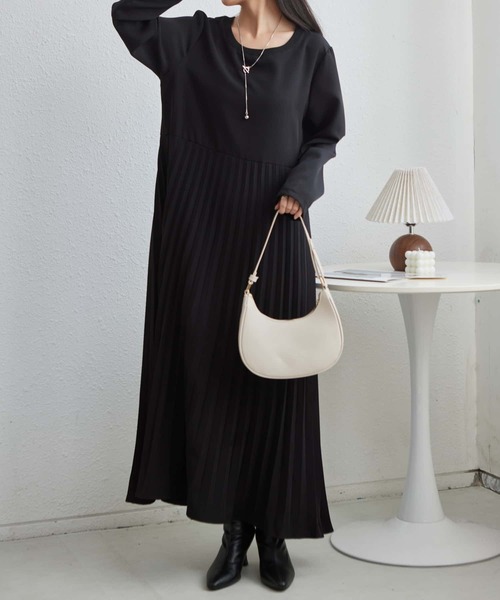 MAISON DE THERESE(メゾン ド テレーズ)の「プリーツ加工 切り替えロングワンピース(ワンピース・レディース・ネイビー/ブラック/アイボリー・FREE)」の12枚目の写真