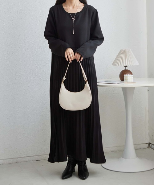 MAISON DE THERESE(メゾン ド テレーズ)の「プリーツ加工 切り替えロングワンピース(ワンピース・レディース・ネイビー/ブラック/アイボリー・FREE)」の13枚目の写真