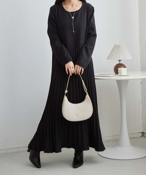 MAISON DE THERESE(メゾン ド テレーズ)の「プリーツ加工 切り替えロングワンピース(ワンピース・レディース・ネイビー/ブラック/アイボリー・FREE)」の14枚目の写真