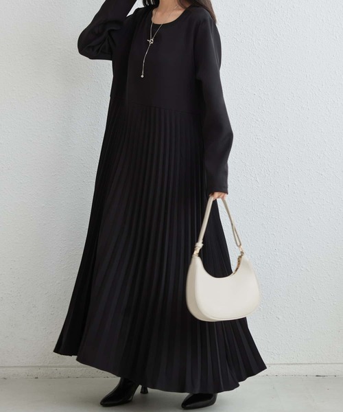 MAISON DE THERESE(メゾン ド テレーズ)の「プリーツ加工 切り替えロングワンピース(ワンピース・レディース・ネイビー/ブラック/アイボリー・FREE)」の16枚目の写真