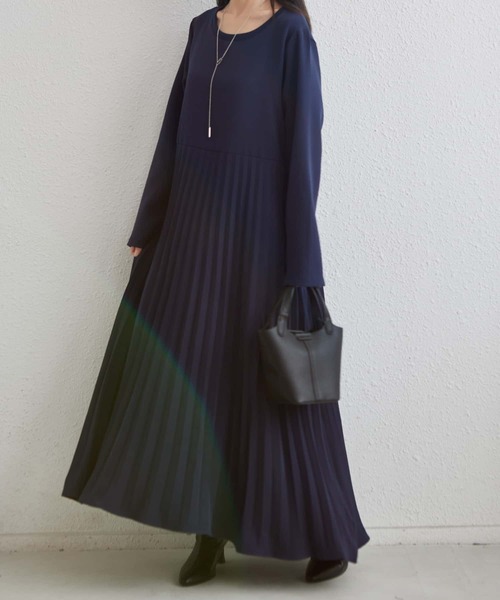 MAISON DE THERESE(メゾン ド テレーズ)の「プリーツ加工 切り替えロングワンピース(ワンピース・レディース・ネイビー/ブラック/アイボリー・FREE)」の22枚目の写真