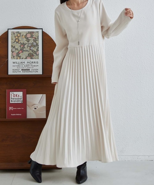 MAISON DE THERESE(メゾン ド テレーズ)の「プリーツ加工 切り替えロングワンピース(ワンピース・レディース・ネイビー/ブラック/アイボリー・FREE)」の4枚目の写真