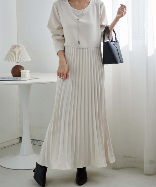MAISON DE THERESE(メゾン ド テレーズ)の「プリーツ加工 切り替えロングワンピース(ワンピース・レディース・ネイビー/ブラック/アイボリー・FREE)」の7枚目の写真