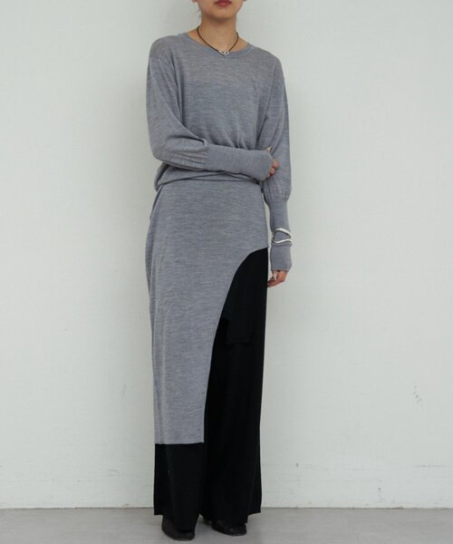 GALLARDAGALANTE(ガリャルダガランテ)の「【HERITANOVUM】アシンメトリーニットワンピ(パーカー・レディース・オフホワイト/グレー・FREE)」の1枚目の写真