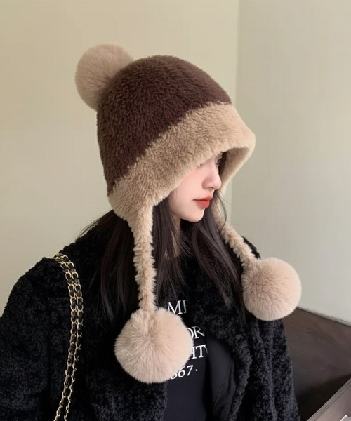 VIBGYOR（ヴィブジョー）の「【EIZZ/アイズ】もこもこポンポン イヤーフラップ フェイクファー キャップ（ニットキャップ/ビーニー・レディース・グレー/オフホワイト/ブラック/ブラウン/ベージュ・FREE）」の4枚目の写真