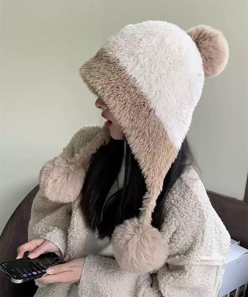 VIBGYOR（ヴィブジョー）の「【EIZZ/アイズ】もこもこポンポン イヤーフラップ フェイクファー キャップ（ニットキャップ/ビーニー・レディース・グレー/オフホワイト/ブラック/ブラウン/ベージュ・FREE）」の9枚目の写真
