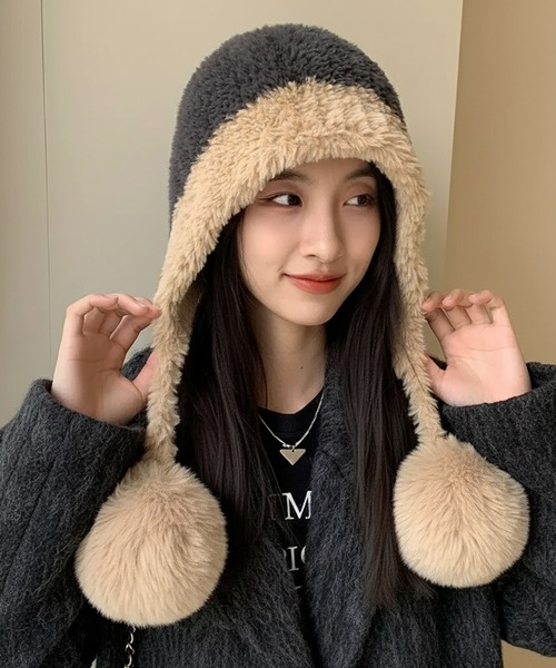 VIBGYOR（ヴィブジョー）の「【EIZZ/アイズ】もこもこポンポン イヤーフラップ フェイクファー キャップ（ニットキャップ/ビーニー・レディース・グレー/オフホワイト/ブラック/ブラウン/ベージュ・FREE）」の13枚目の写真