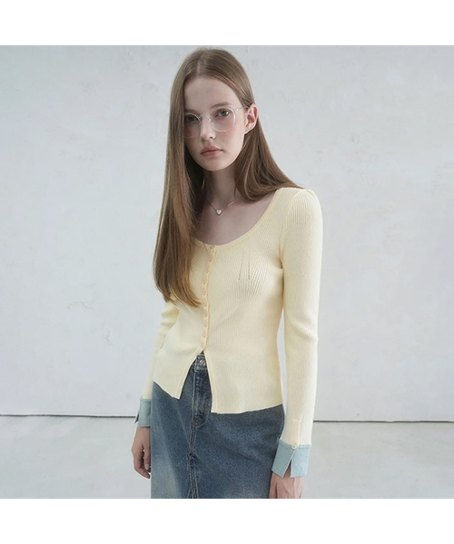 Vivacious(ビバシャス)の「Andy Square-neck Button Cardigan - 5COL(カーディガン/ボレロ・レディース・ブラック/グレー/ピンク/アイボリー/ミント・FREE)」の2枚目の写真