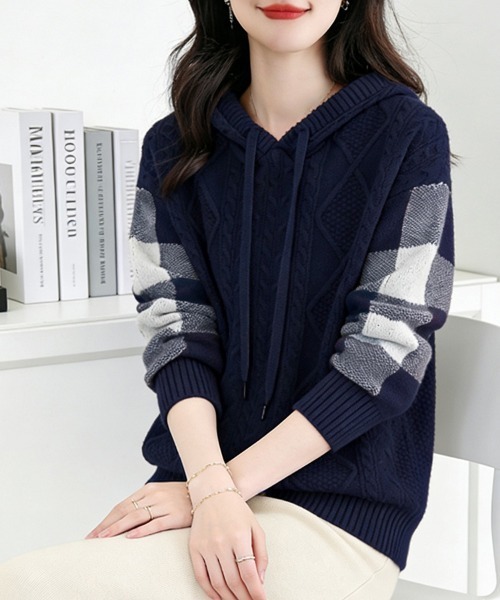 ReRe(リリ)の「ケーブル編み×ボーダー袖フード付きニットトップス(ニット/セーター・レディース・テラコッタ/レッド/ベージュ/ダークグレー/ネイビー/ブラック・FREE)」の5枚目の写真
