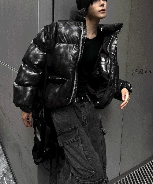 COSYHARU(コシハル)の「メタルカラーセミクロップパディング(ダウンジャケット/コート・メンズ・チャコール・MEDIUM/LARGE)」の9枚目の写真