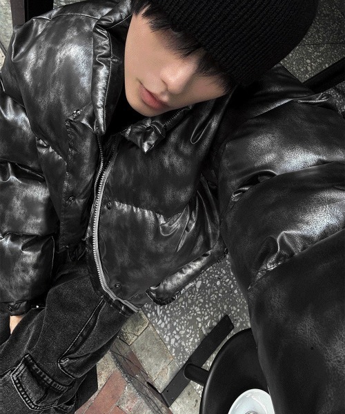 COSYHARU(コシハル)の「メタルカラーセミクロップパディング(ダウンジャケット/コート・メンズ・チャコール・MEDIUM/LARGE)」の7枚目の写真