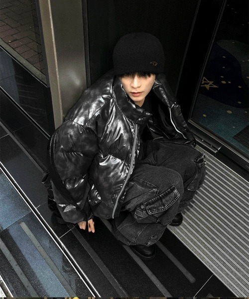 COSYHARU(コシハル)の「メタルカラーセミクロップパディング(ダウンジャケット/コート・メンズ・チャコール・MEDIUM/LARGE)」の5枚目の写真