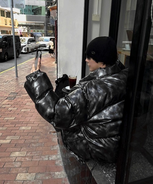 COSYHARU(コシハル)の「メタルカラーセミクロップパディング(ダウンジャケット/コート・メンズ・チャコール・MEDIUM/LARGE)」の10枚目の写真