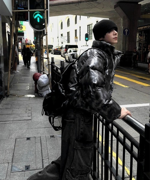 COSYHARU(コシハル)の「メタルカラーセミクロップパディング(ダウンジャケット/コート・メンズ・チャコール・MEDIUM/LARGE)」の12枚目の写真