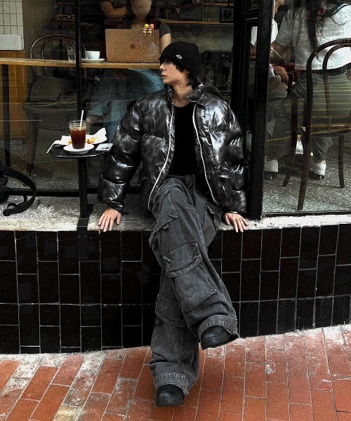 COSYHARU(コシハル)の「メタルカラーセミクロップパディング(ダウンジャケット/コート・メンズ・チャコール・MEDIUM/LARGE)」の11枚目の写真