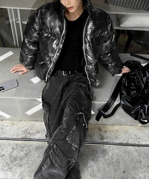 COSYHARU(コシハル)の「メタルカラーセミクロップパディング(ダウンジャケット/コート・メンズ・チャコール・MEDIUM/LARGE)」の8枚目の写真