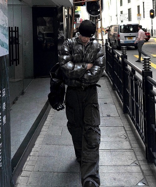 COSYHARU(コシハル)の「メタルカラーセミクロップパディング(ダウンジャケット/コート・メンズ・チャコール・MEDIUM/LARGE)」の13枚目の写真