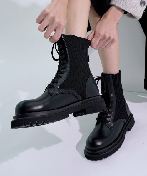 SHOEHI(シューハイ)の「リアナニットレースアップウォーカーブーツ_B1525(ブーツ・レディース・ブラック・22.5cm/23cm/23.5cm/24cm/24.5cm/25cm)」の3枚目の写真