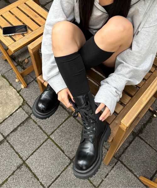 SHOEHI(シューハイ)の「リアナニットレースアップウォーカーブーツ_B1525(ブーツ・レディース・ブラック・22.5cm/23cm/23.5cm/24cm/24.5cm/25cm)」の8枚目の写真