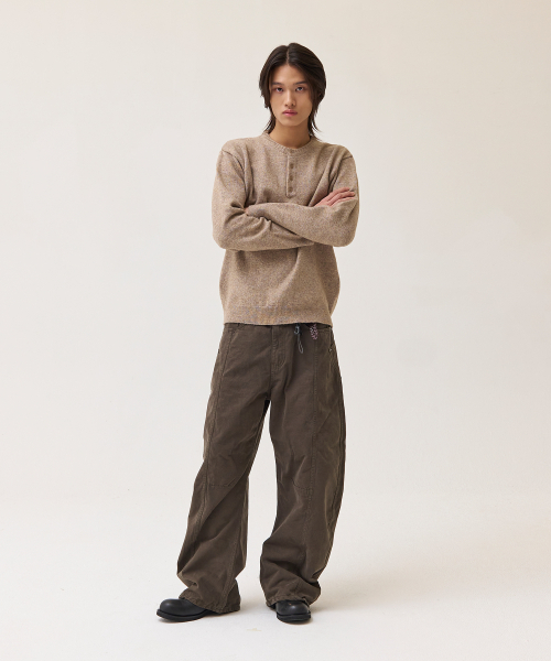 AKECII（アケシ）の「デンゼルサミットカーブドコットンパンツ_カーキ（その他パンツ・メンズ・その他・SMALL/MEDIUM/LARGE）」の7枚目の写真
