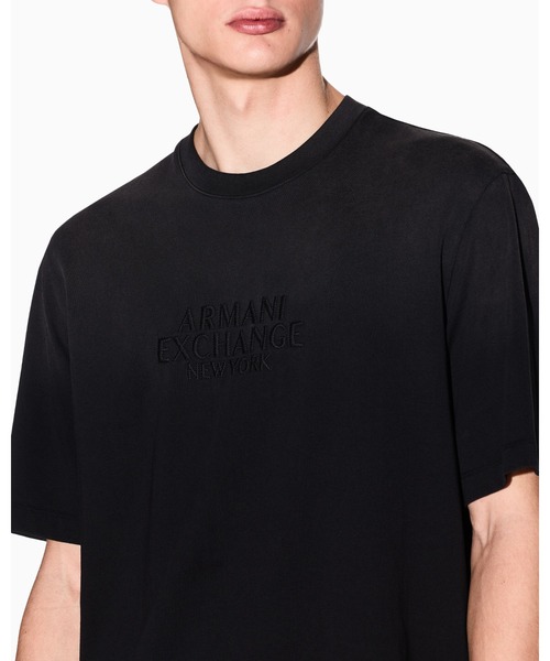 ARMANI EXCHANGE(アルマーニエクスチェンジ)の「【A|X アルマーニ エクスチェンジ】AXロゴ グラデーション 半袖クルーネックTシャツ/REGULAR+(Tシャツ/カットソー・メンズ・グレイッシュベージュ/ブラック・LARGE/MEDIUM/SMALL/X-LARGE/X-SMALL/XX-LARGE)」の2枚目の写真