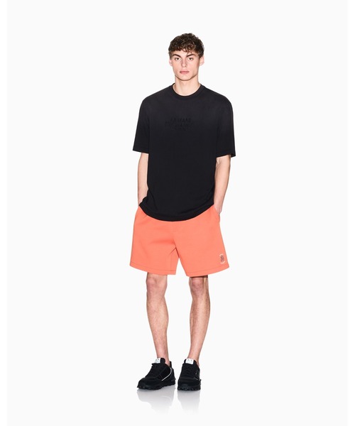 ARMANI EXCHANGE(アルマーニエクスチェンジ)の「【A|X アルマーニ エクスチェンジ】AXロゴ グラデーション 半袖クルーネックTシャツ/REGULAR+(Tシャツ/カットソー・メンズ・グレイッシュベージュ/ブラック・LARGE/MEDIUM/SMALL/X-LARGE/X-SMALL/XX-LARGE)」の4枚目の写真