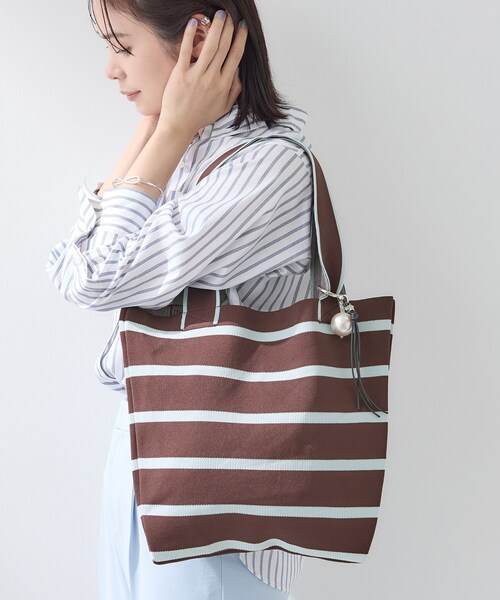 INDIVI（インディヴィ）の「【WEB限定カラー／A4収納】柄ニットバッグ（トートバッグ・レディース・ブラウン系その他3/ベージュ系4/ダークブラウン系2/ブラック系5/ブラック系4/ブラック系2・00）」の5枚目の写真