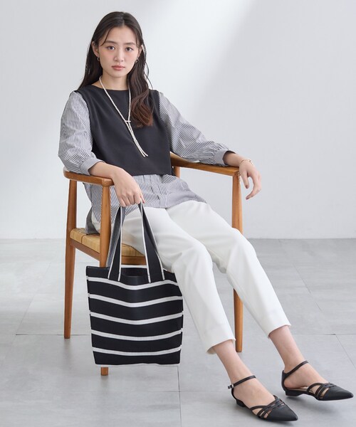 INDIVI（インディヴィ）の「【WEB限定カラー／A4収納】柄ニットバッグ（トートバッグ・レディース・ブラウン系その他3/ベージュ系4/ダークブラウン系2/ブラック系5/ブラック系4/ブラック系2・00）」の8枚目の写真